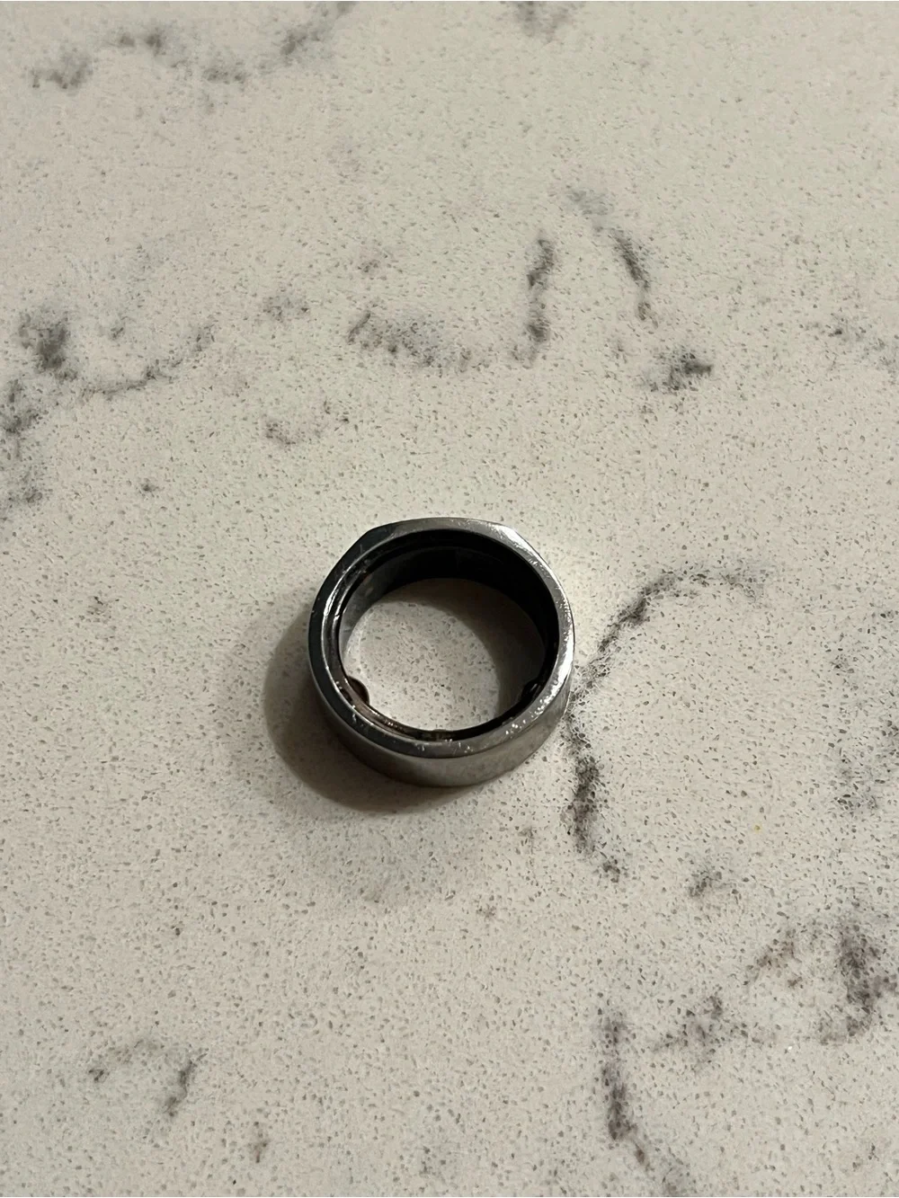 Oura Ring Gen 3 Heritage Silver, Size 8 - Picture 3 of 8